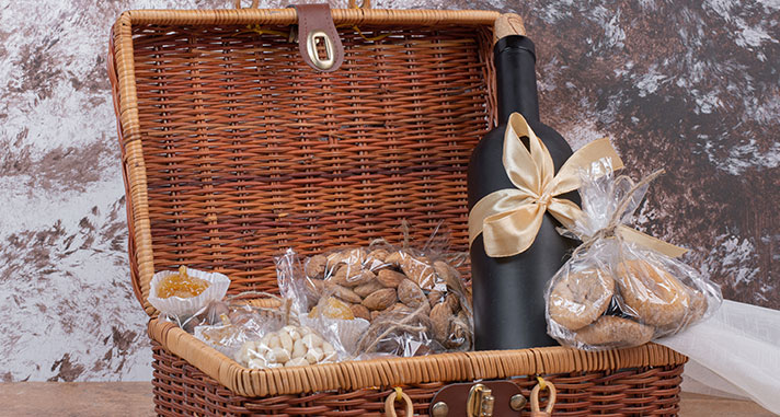 Creative Housewarming Gift Basket Ideas for Every New Homeowner